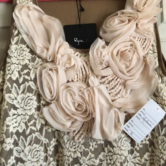 Dress - Picture 4 of 4